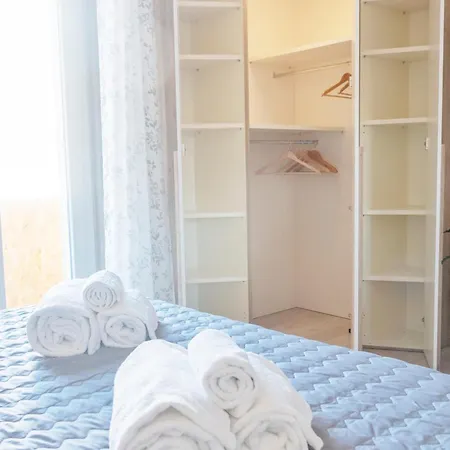 Your In With Parking, 10 Min From The Center By Tram Apartment