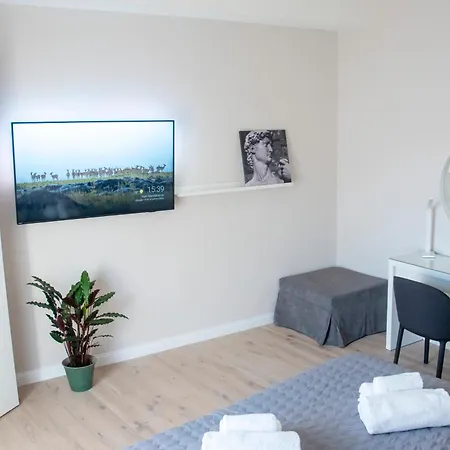 Your In With Parking, 10 Min From The Center By Tram Apartment